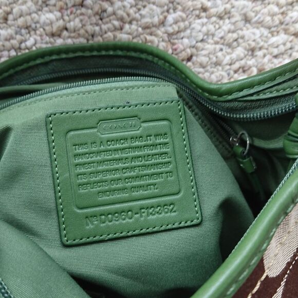 Coach Signature Classic C Bucket Bag - green/Tan color - Picture 4 of 12